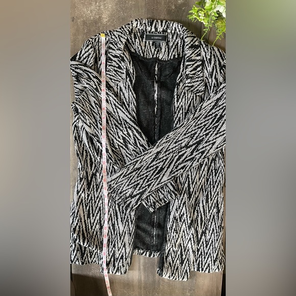 Le Chateau Long Sleeve Patterned Blazer with Belt Small - Picture 8 of 11